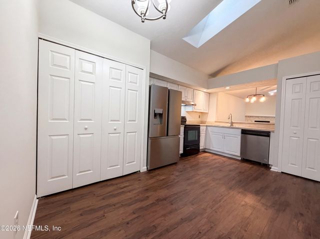 2512 TOWNSQUARE Drive, Jacksonville, FL 32216
