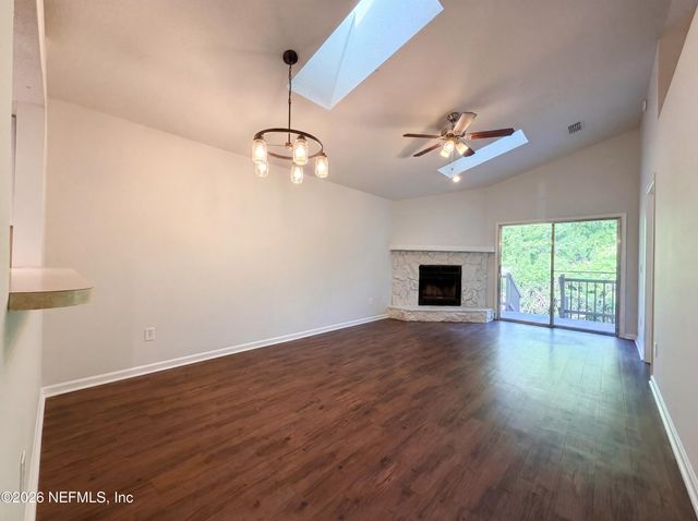2512 TOWNSQUARE Drive, Jacksonville, FL 32216