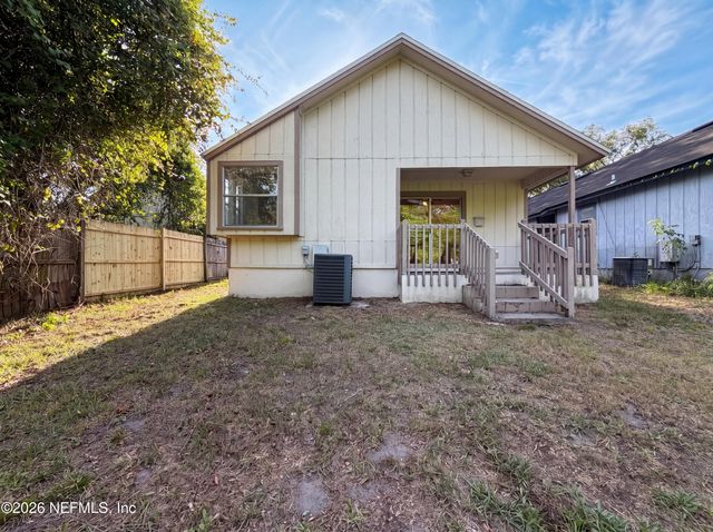 2512 TOWNSQUARE Drive, Jacksonville, FL 32216