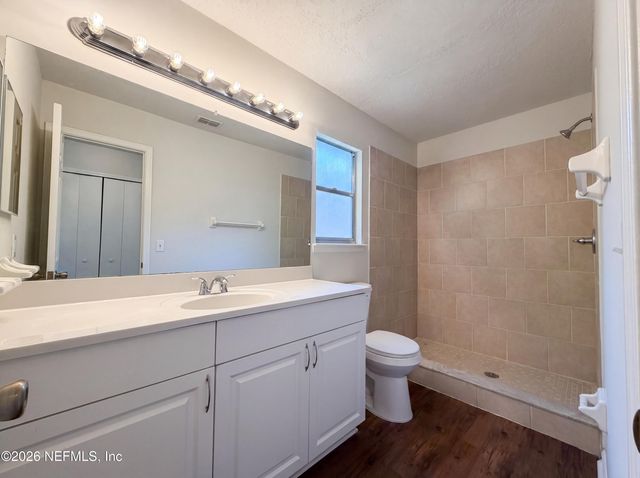2512 TOWNSQUARE Drive, Jacksonville, FL 32216