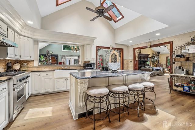 827 Holmdel Road, Holmdel, NJ 07733