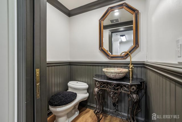 827 Holmdel Road, Holmdel, NJ 07733