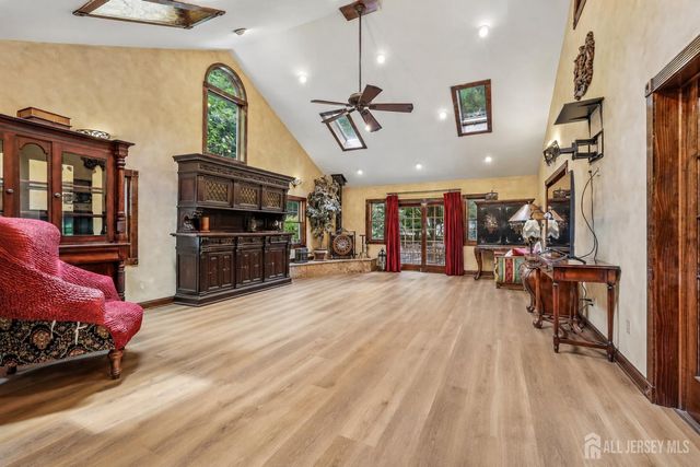 827 Holmdel Road, Holmdel, NJ 07733