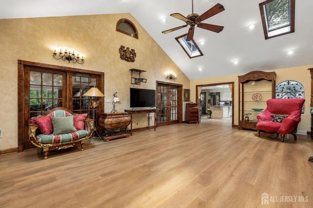 827 Holmdel Road, Holmdel, NJ 07733
