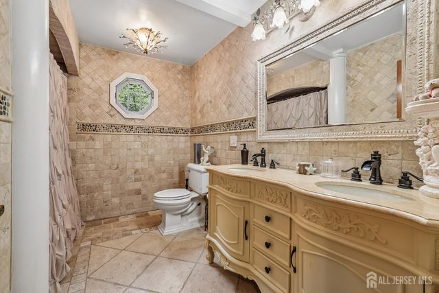 827 Holmdel Road, Holmdel, NJ 07733