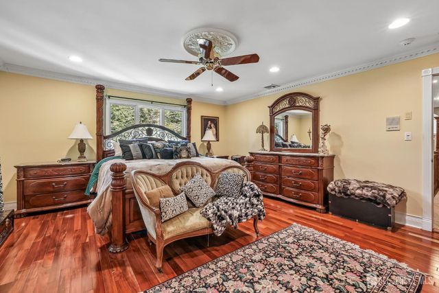 827 Holmdel Road, Holmdel, NJ 07733
