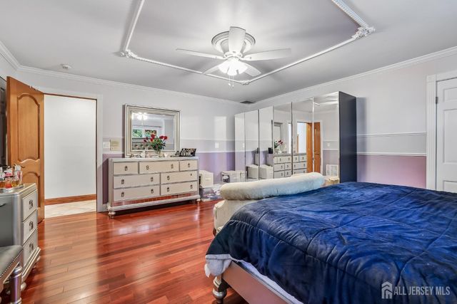 827 Holmdel Road, Holmdel, NJ 07733