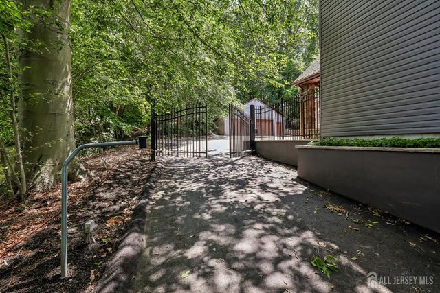 827 Holmdel Road, Holmdel, NJ 07733
