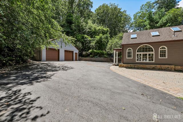 827 Holmdel Road, Holmdel, NJ 07733