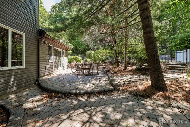 827 Holmdel Road, Holmdel, NJ 07733