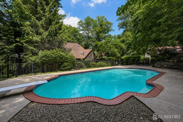 827 Holmdel Road, Holmdel, NJ 07733