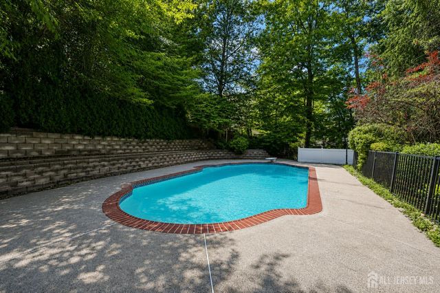 827 Holmdel Road, Holmdel, NJ 07733