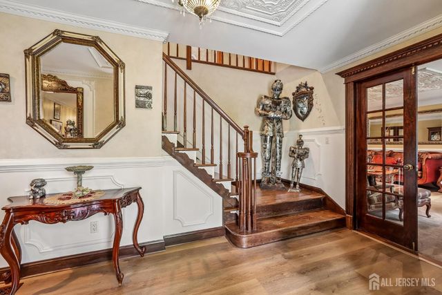 827 Holmdel Road, Holmdel, NJ 07733