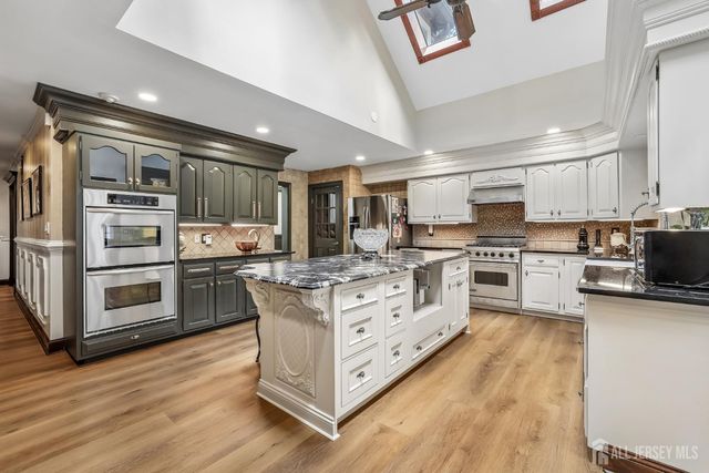 827 Holmdel Road, Holmdel, NJ 07733