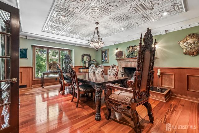 827 Holmdel Road, Holmdel, NJ 07733