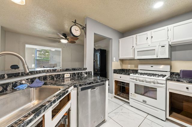 1315 E Logan ST, Round Rock, TX 78664