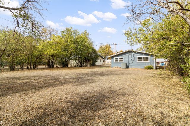212 E 2nd Street, Coleman, TX 76834