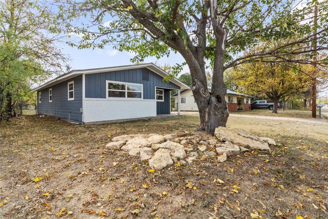 212 E 2nd Street, Coleman, TX 76834