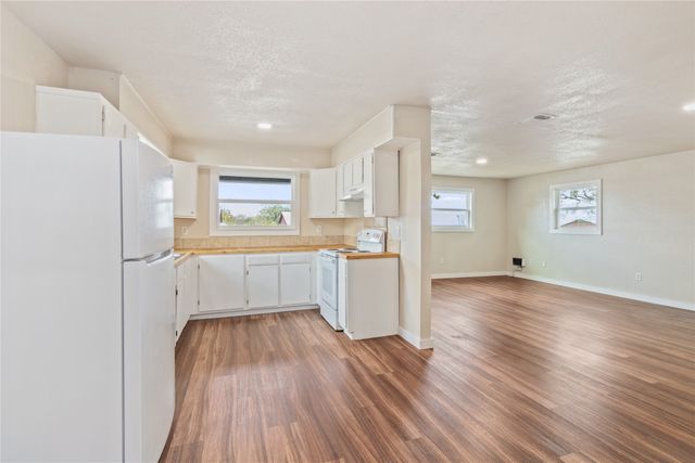 212 E 2nd Street, Coleman, TX 76834