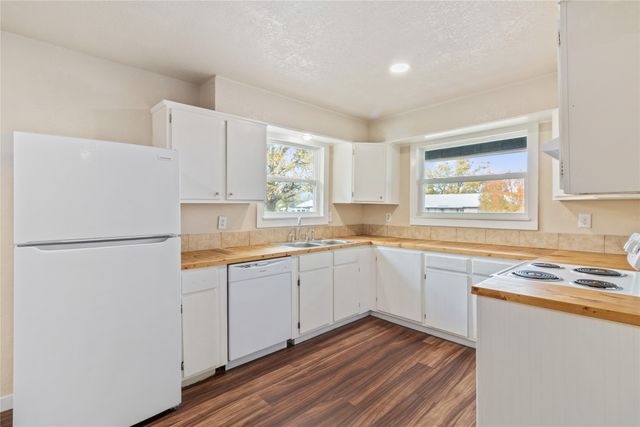 212 E 2nd Street, Coleman, TX 76834