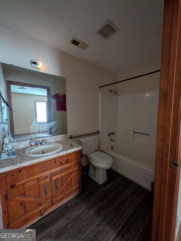 715 Charles Street, Ailey, GA 30410