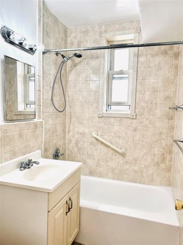 33-05 90 Street 4K, Jackson Heights, NY 11372