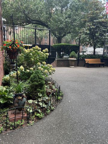 33-05 90 Street 4K, Jackson Heights, NY 11372