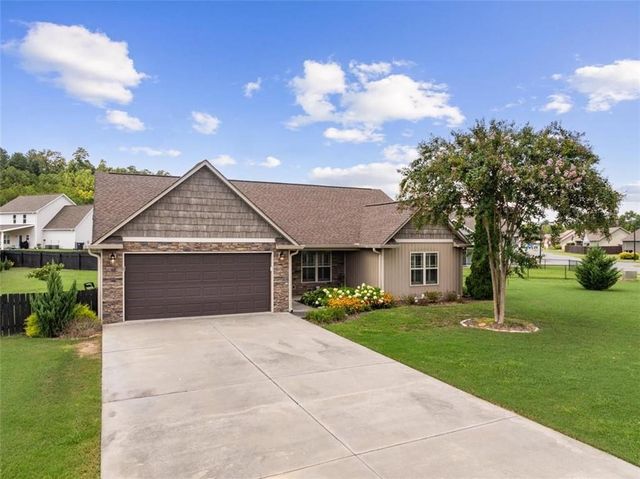 222 Gilmore Circle SW, Calhoun, GA 30701