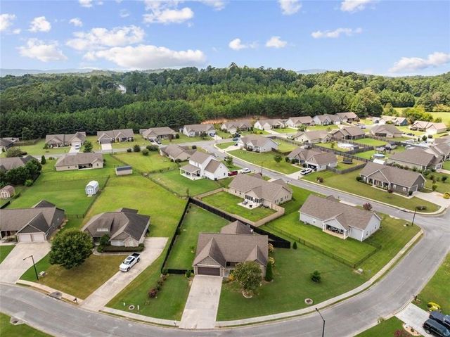 222 Gilmore Circle SW, Calhoun, GA 30701