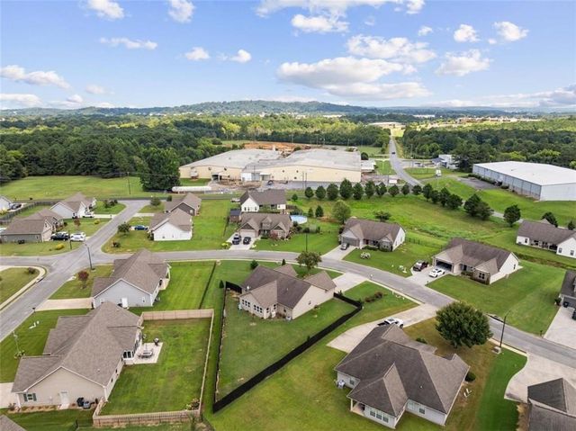 222 Gilmore Circle SW, Calhoun, GA 30701
