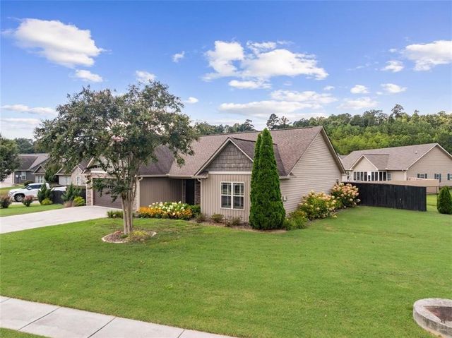 222 Gilmore Circle SW, Calhoun, GA 30701