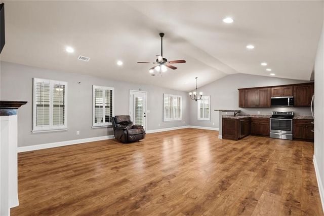 222 Gilmore Circle SW, Calhoun, GA 30701