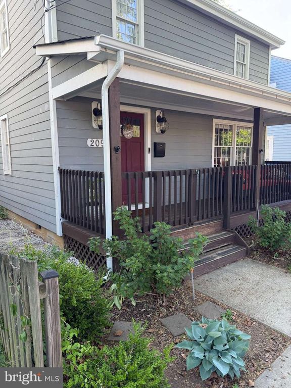 209 PRINCE EDWARD ST, Fredericksburg, VA 22401