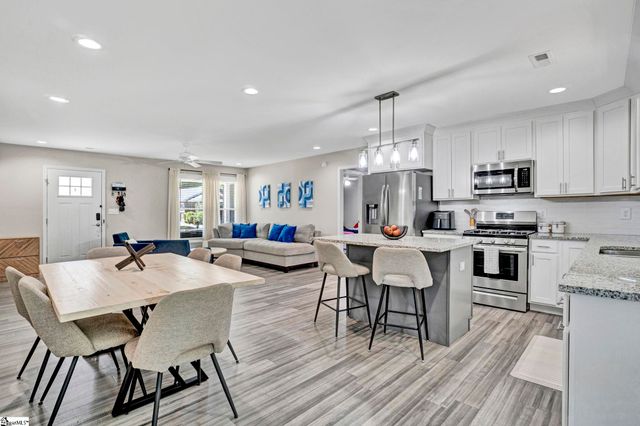 122 W 3rd Avenue, Easley, SC 29640