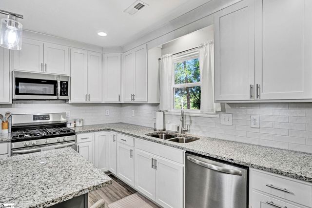 122 W 3rd Avenue, Easley, SC 29640