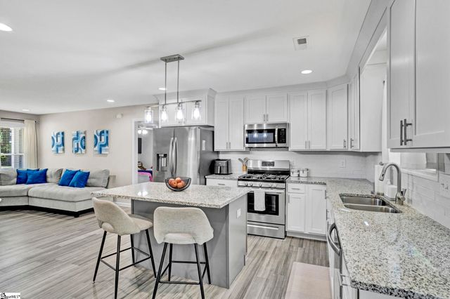 122 W 3rd Avenue, Easley, SC 29640