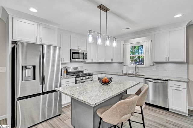 122 W 3rd Avenue, Easley, SC 29640