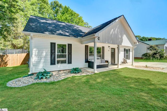 122 W 3rd Avenue, Easley, SC 29640