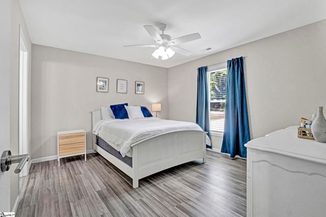 122 W 3rd Avenue, Easley, SC 29640