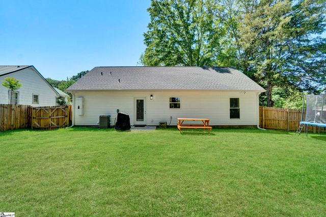 122 W 3rd Avenue, Easley, SC 29640