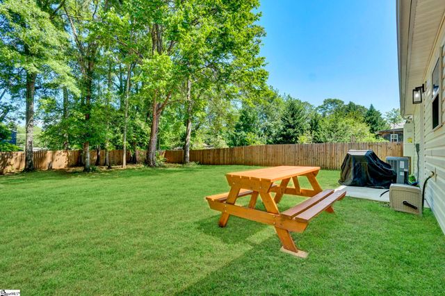 122 W 3rd Avenue, Easley, SC 29640