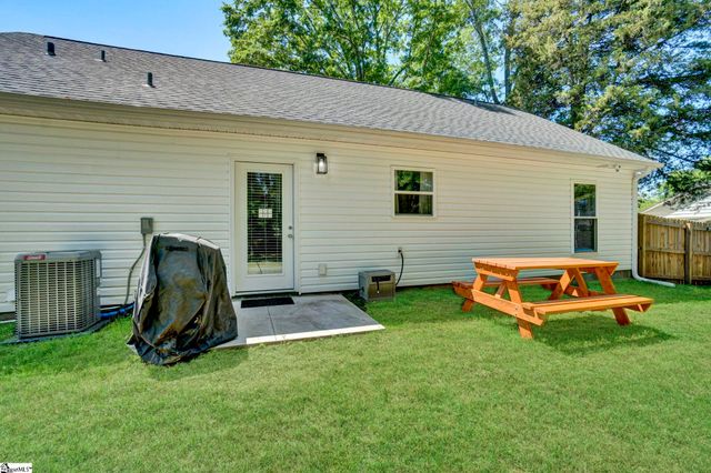 122 W 3rd Avenue, Easley, SC 29640