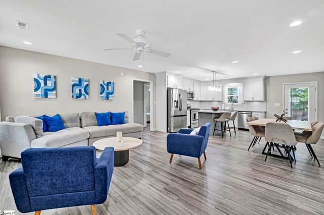 122 W 3rd Avenue, Easley, SC 29640