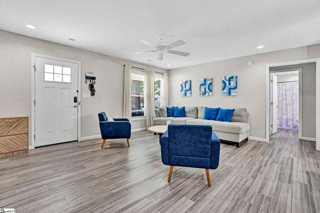 122 W 3rd Avenue, Easley, SC 29640