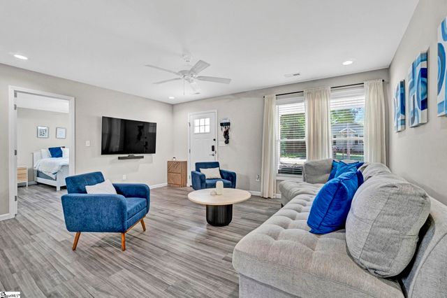 122 W 3rd Avenue, Easley, SC 29640