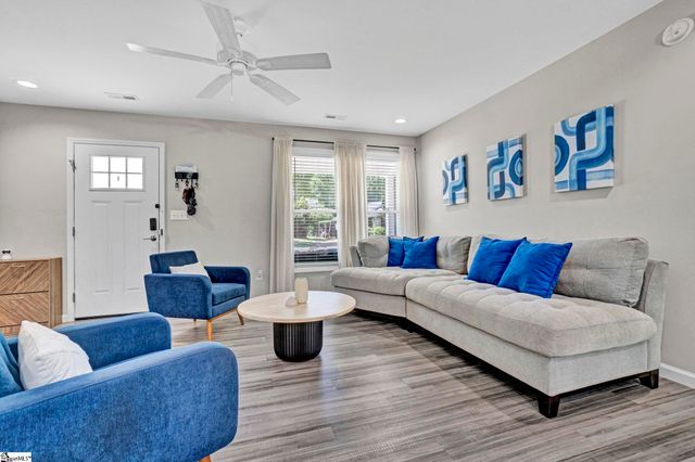 122 W 3rd Avenue, Easley, SC 29640