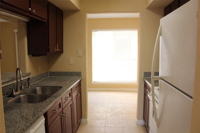 16111 Aspenglenn Drive 609, Houston, TX 77084