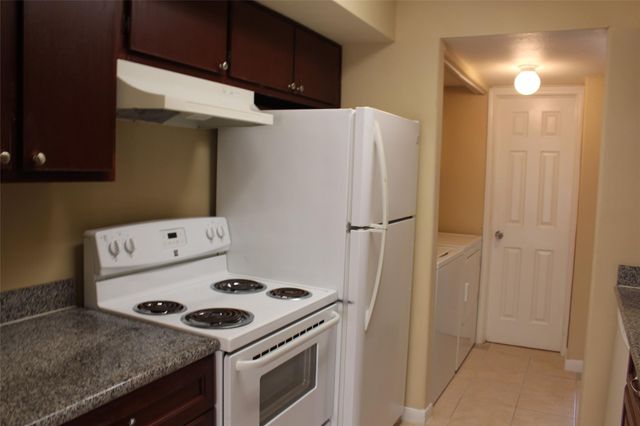 16111 Aspenglenn Drive 609, Houston, TX 77084