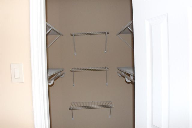 16111 Aspenglenn Drive 609, Houston, TX 77084