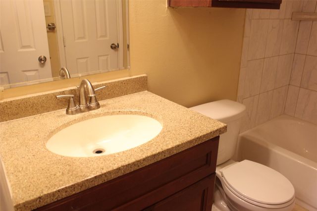 16111 Aspenglenn Drive 609, Houston, TX 77084